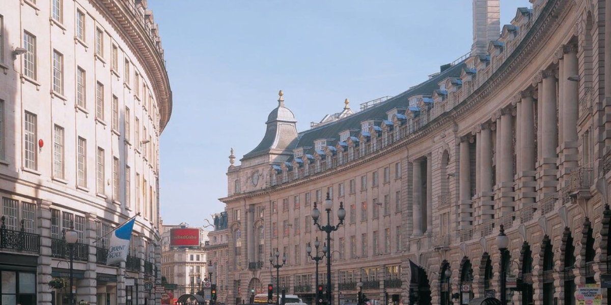 Regent Street iconic curve 